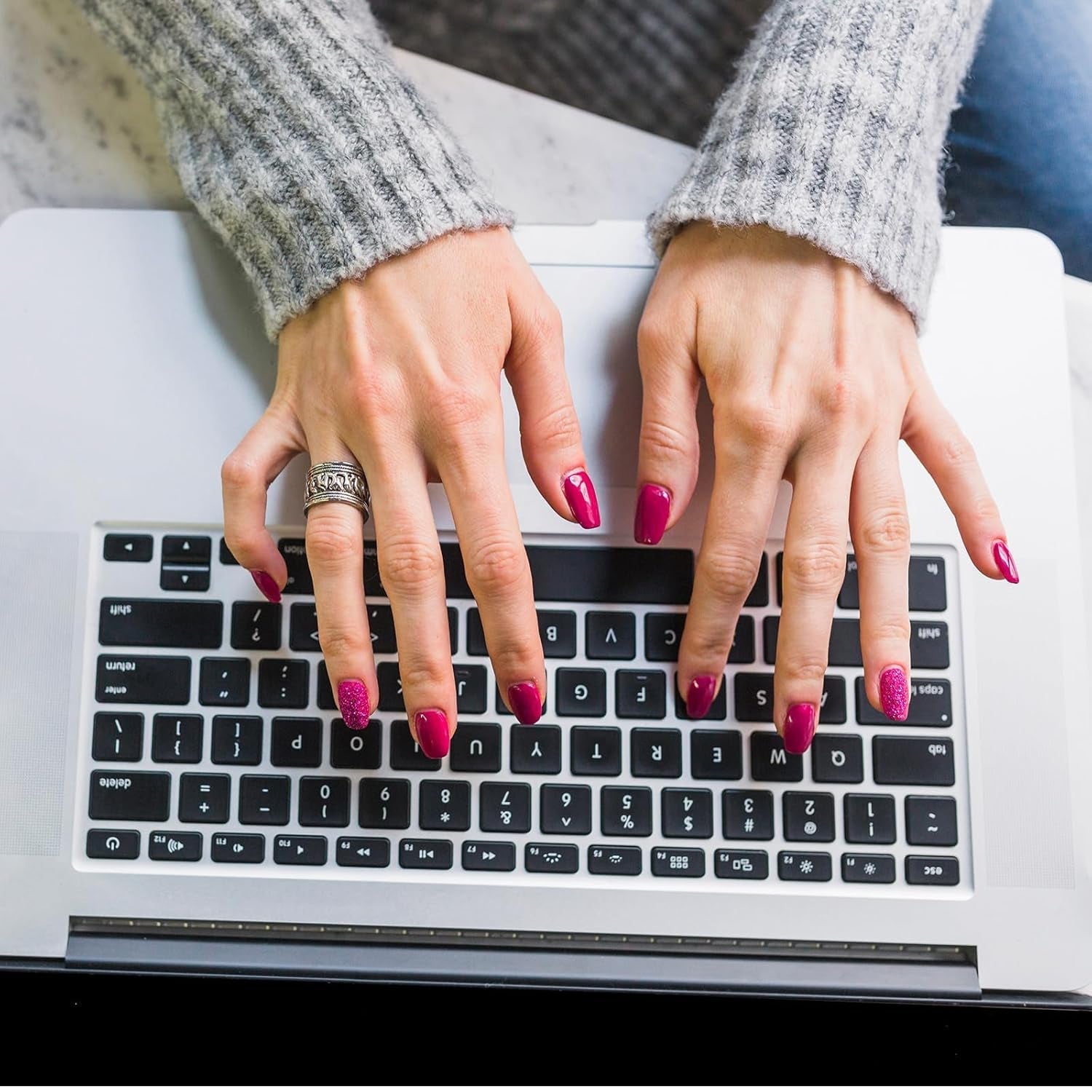 15 feuilles/450 pièces de tampons adhésifs pour ongles, 15 tailles de tampons adhésifs transparents pour ongles, gel de gelée double face, autocollant adhésif pour ongles, tampons adhésifs à presser sur les ongles, tampons adhésifs pour accessoires de décoration de manucure DIY