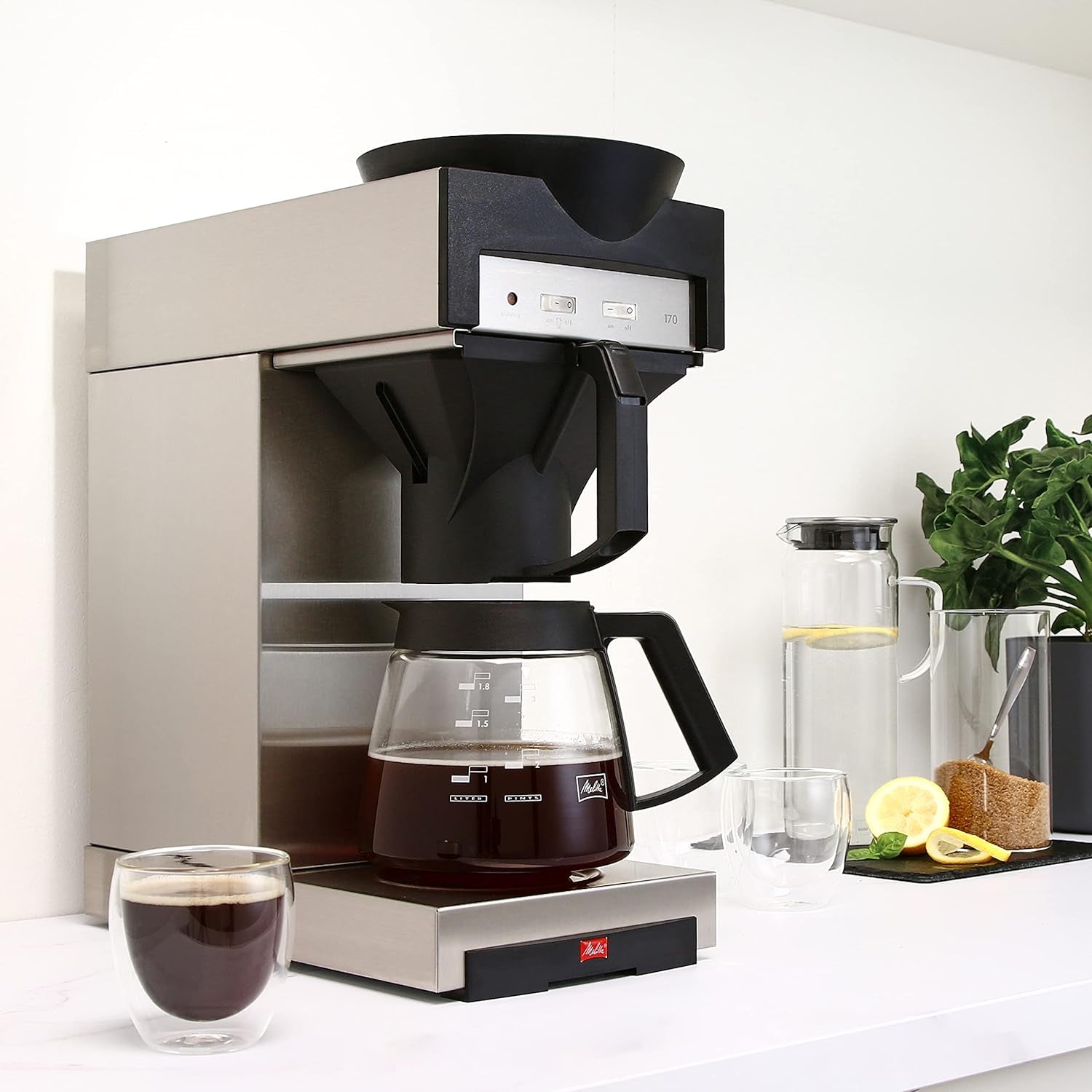 Machine à expresso professionnelle avec filtre 170 M, avec espace de rangement pour carafe en verre