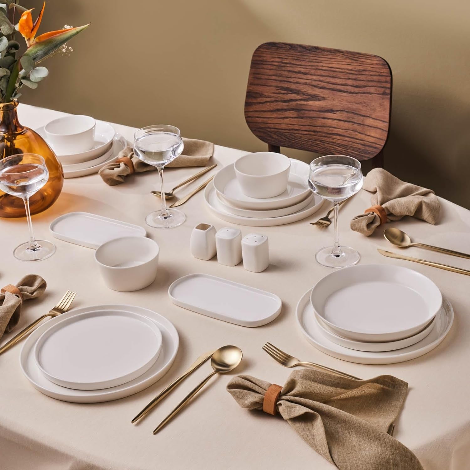 Karaca Stream Bone Bomo Service de table pour 12 personnes Assiettes carrées élégantes Vaisselle élégante en porcelaine blanche