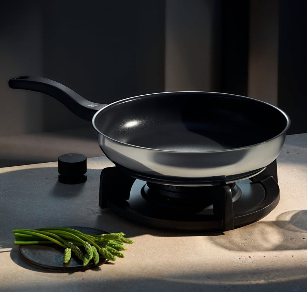 WMF Devil, induction, acier inoxydable recouvert de Cromargan, poignée en plastique Casseroles et poêles Naty Shop