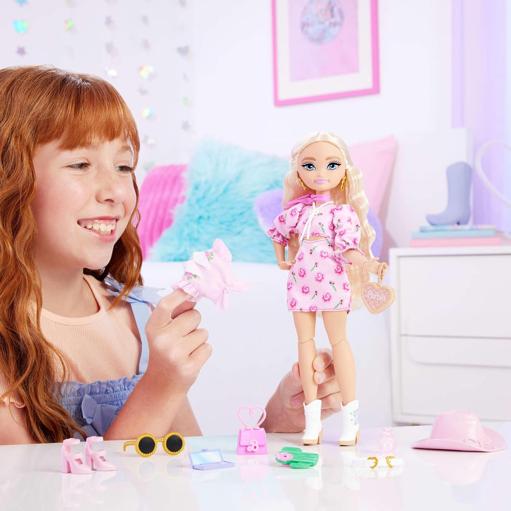 Barbie Dream Besties Festival Looks Set, avec poupée Barbie Malibu aux longs cheveux blonds à coiffer et plus de 10 vêtements et accessoires amovibles, JGH87