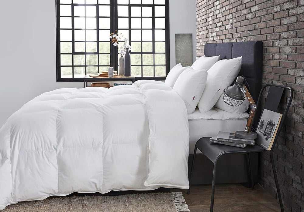 DODO 40381220 Couverture Helsinki, dessus en percale de coton, garnissage duvet de canard/cuir, 240 cm 220 cm, blanc Couettes et couettes Naty Shop