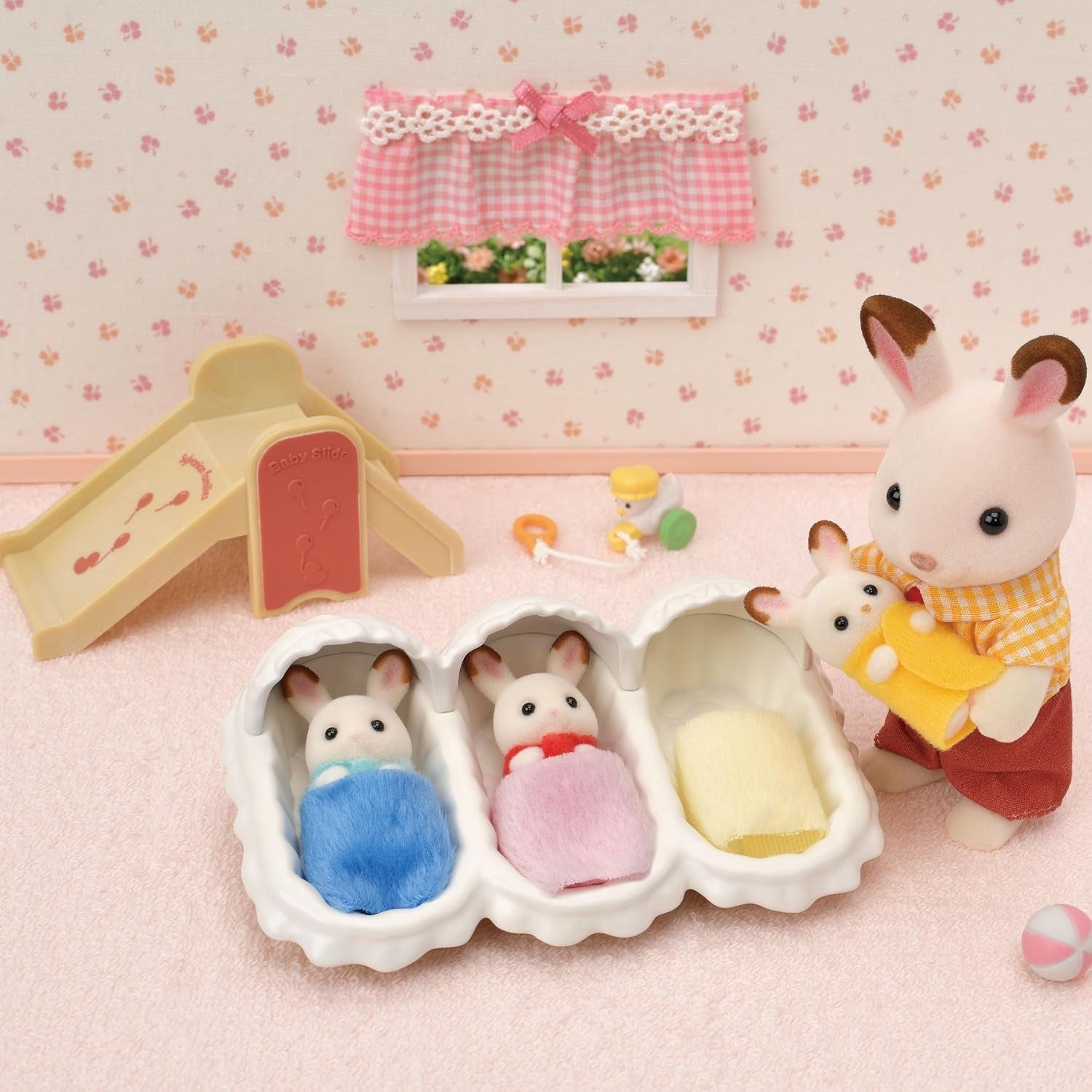 Sylvanian Families L5532 Kit de démarrage triplets - Ensemble de jeu pour maison de poupée Naty Shop Dolls