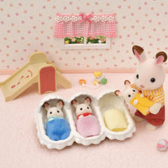 Sylvanian Families L5532 Kit de démarrage triplets - Ensemble de jeu pour maison de poupée