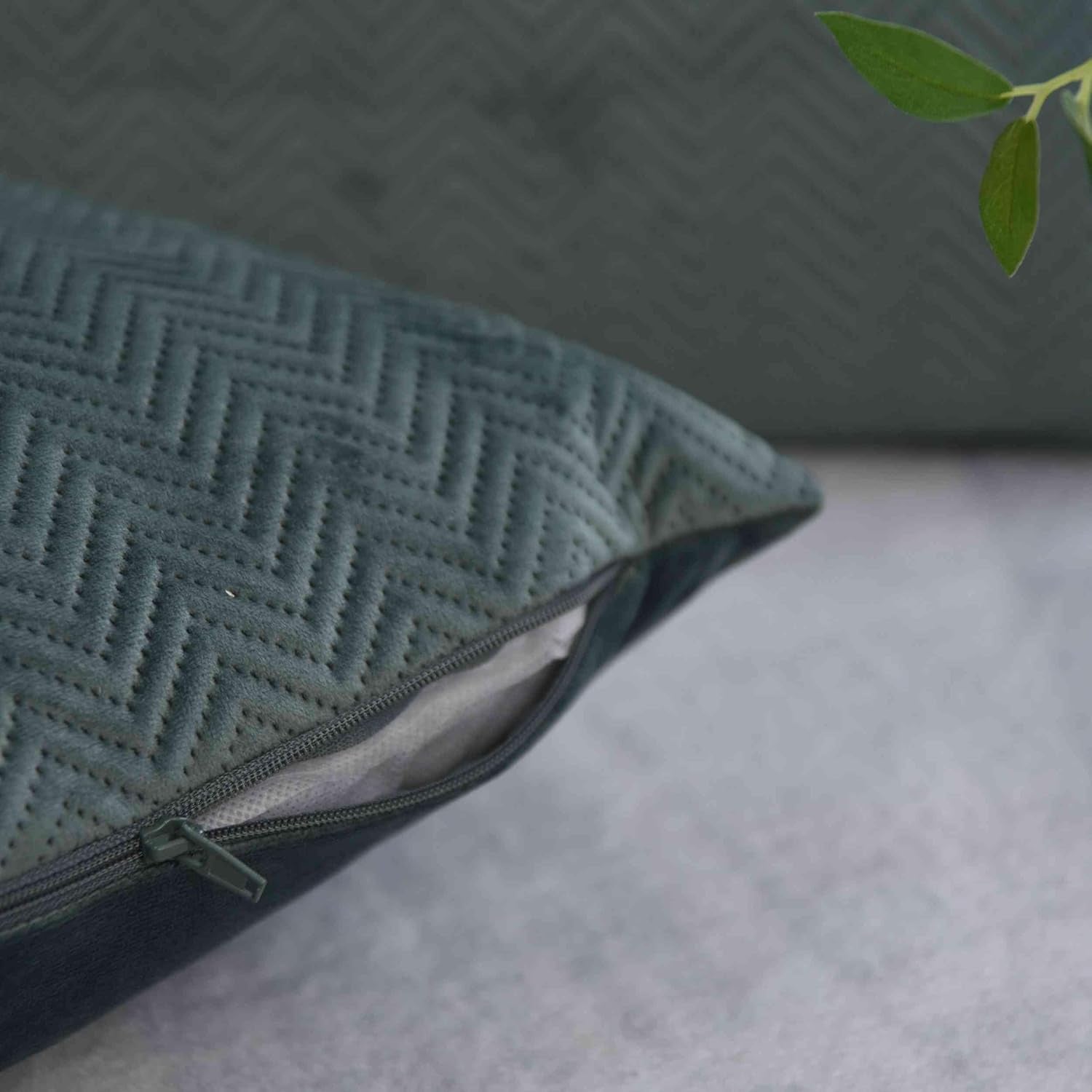 Oreiller décoratif à rideaux Lxl 45x45 cm Jacquard vert "Greta" avec motif à chevrons Entretien facile Fermeture à glissière Remplissage doux 320G - Variété de couleurs, 2023510 Oreillers de voyage Naty Shop