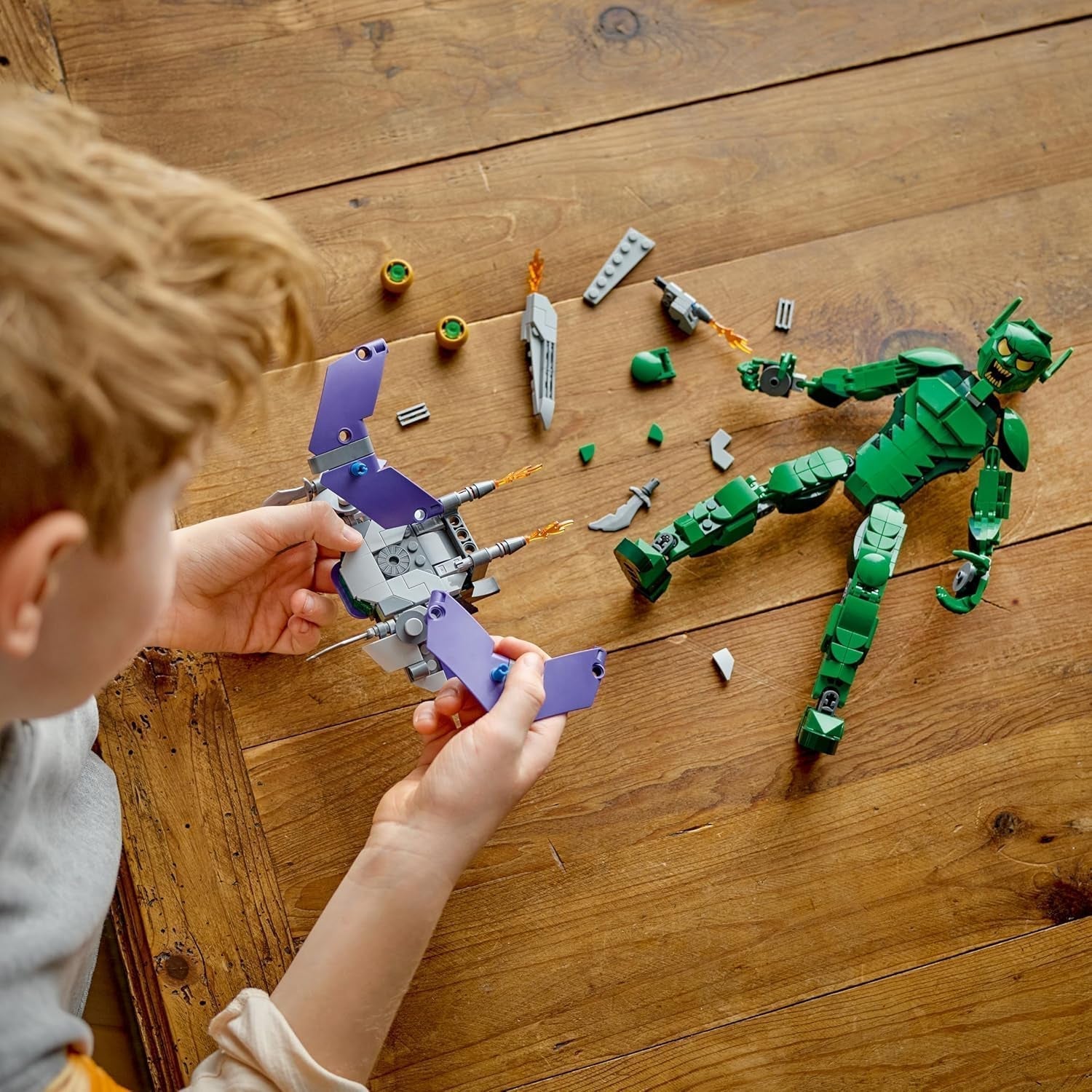 Figurine de construction LEGO Marvel Green Goblin, jouet de construction mobile super méchant pour enfants de 8 ans et plus, garçons et filles, ensemble de l'univers Spider-Man avec curseurs et bombes citrouilles, idée cadeau de super-héros 76284 Jeux de construction Besuche den LEGO-Store