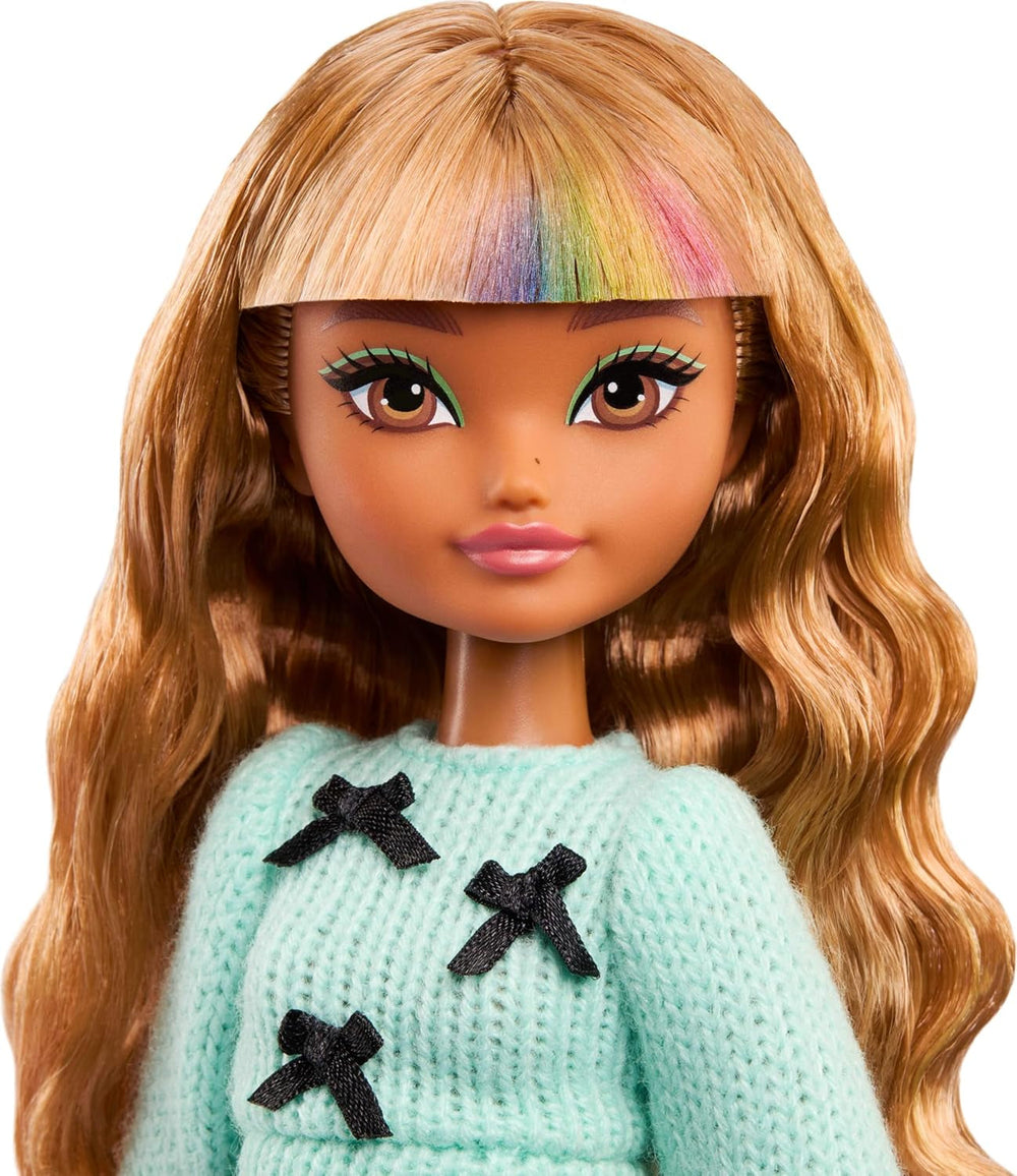 Păpușa Barbie Dream Besties și accesorii, Păpușa la modă Zia articulată cu aranjamente detașabile și păr șaten ondulat, 7 piese cu păr și lună, JGG36