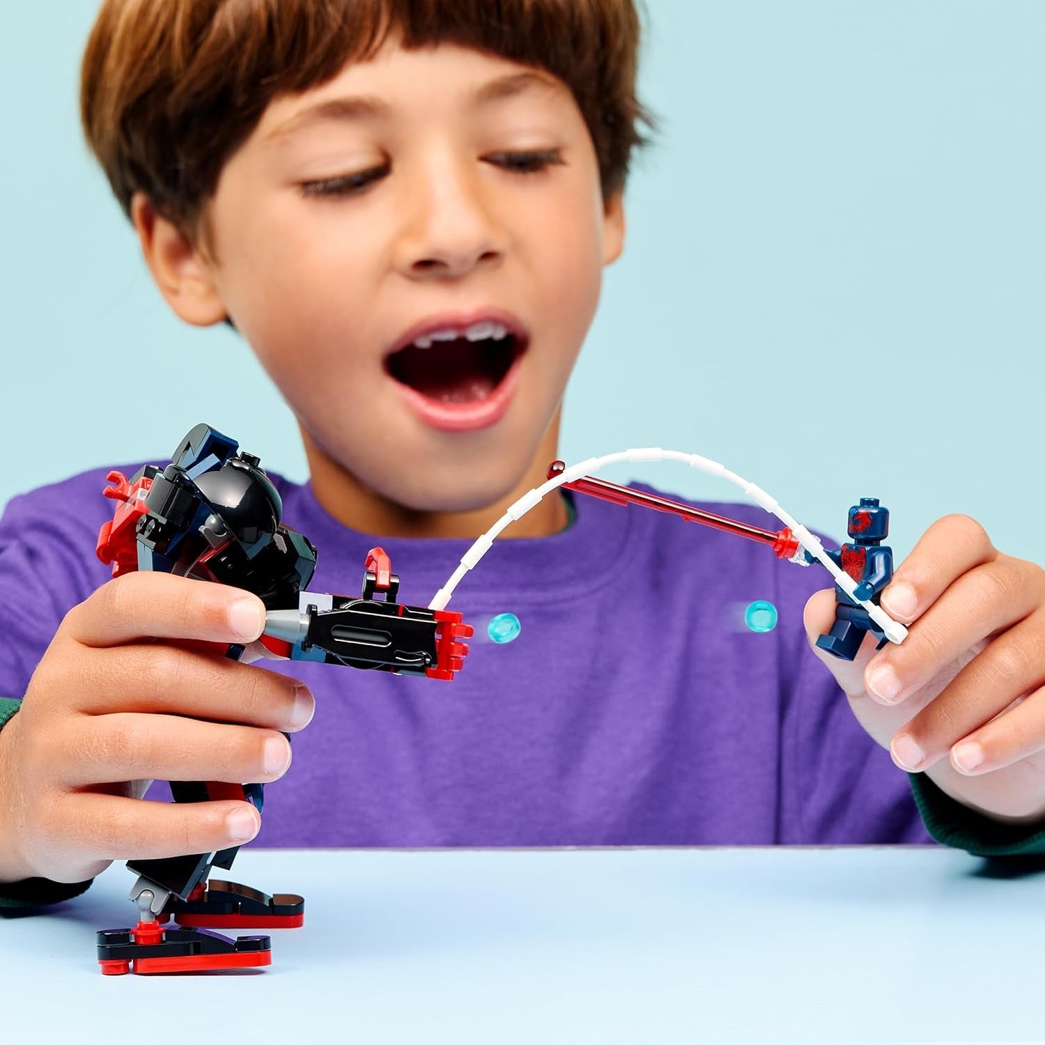 LEGO | Marvel Miles Morales Mech vs. Spider-Man 2099 - Superhelden Spielzeug mit Actionfigur und 2 Minifiguren sowie Razor-Web und Power-Blast-Elementen - Geschenk für Jungen ab 6 Jahren - 76337