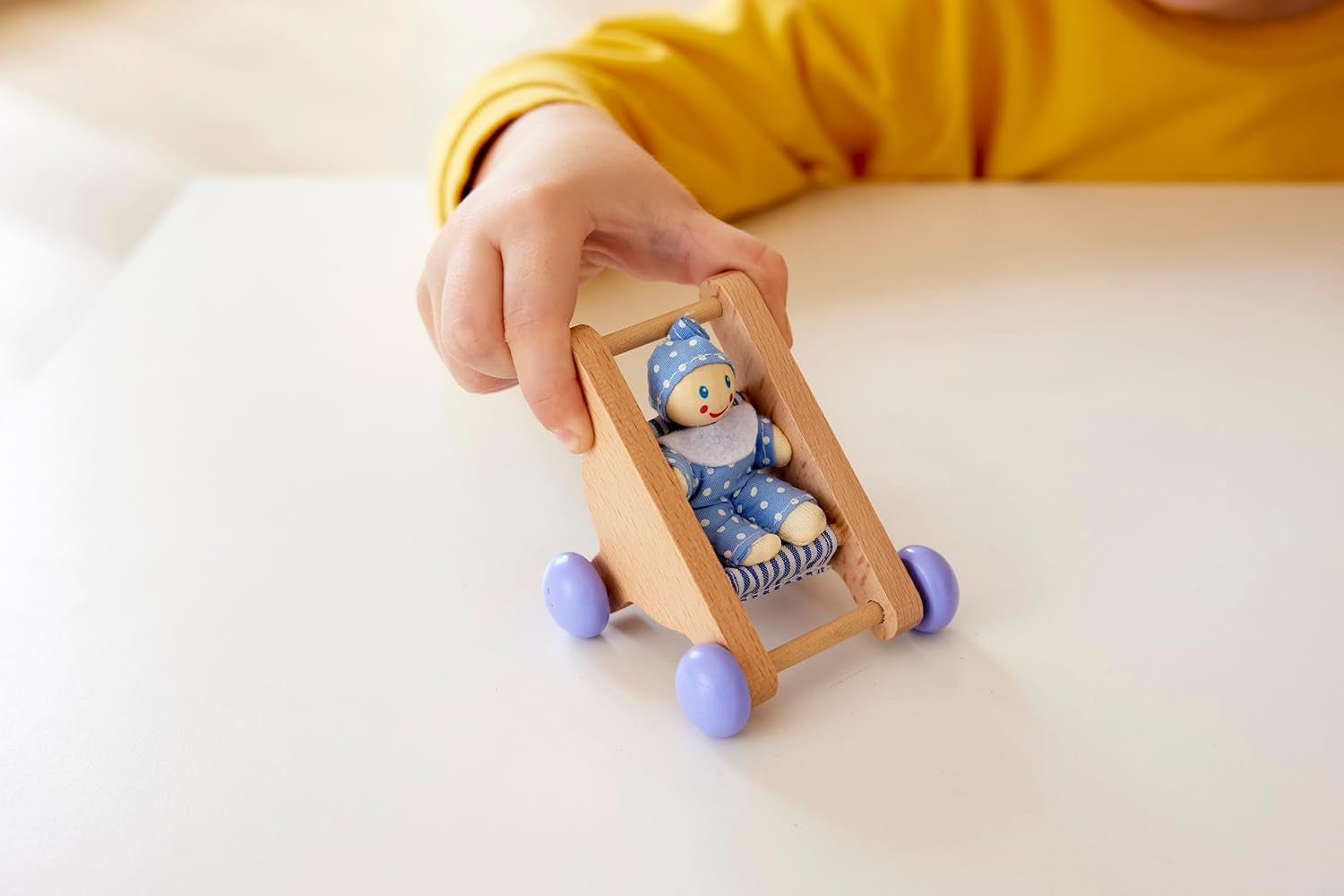 Hape Baby Room – Ensemble de chambre de poupée en bois, meubles de poupée, accessoires de maison de poupée pour tout-petits, chambre de bébé miniature avec balançoire et accessoires, jeu de rôle pour 3 ans