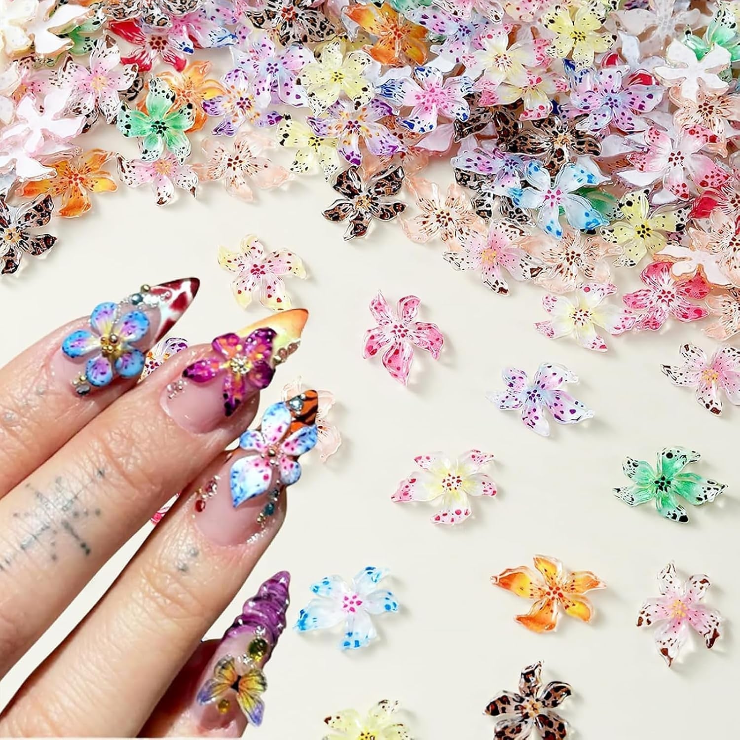 50pcs Charms d'ongles de fleurs 3D, Nail Art en gel 3D, Charms d'ongles, Bijoux d'été colorés, Accessoires d'ongles à faire soi-même, Cristaux de fleurs d'hibiscus en relief, Nail Art dégradé pour femmes