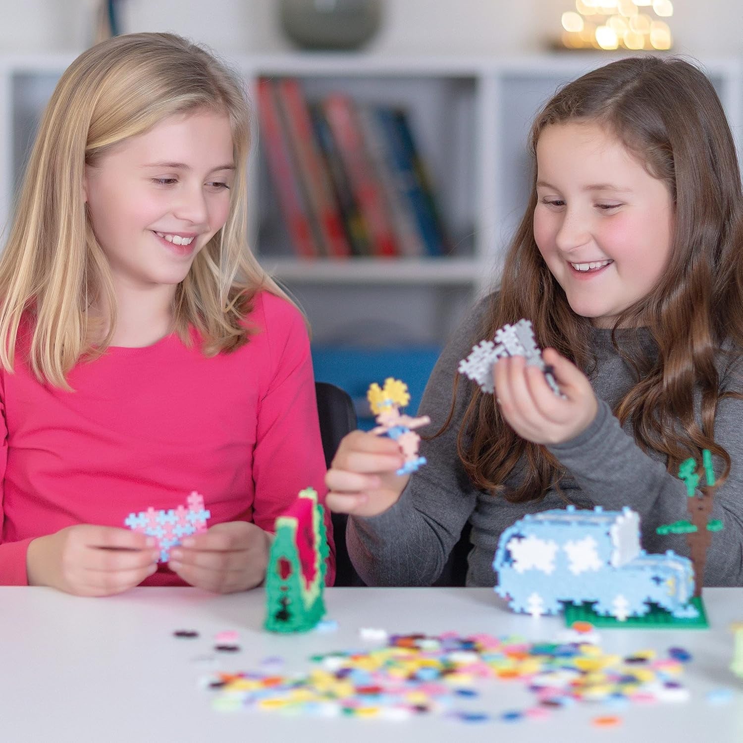 Plus-Plus 7265 Geniales Konstruktionsspielzeug, Farben-Mix, Bundle aus 4 verschiedenen Kreativ-Bausteine Tubes inkl. Bauplatte, 400 Teile, Mischfarben