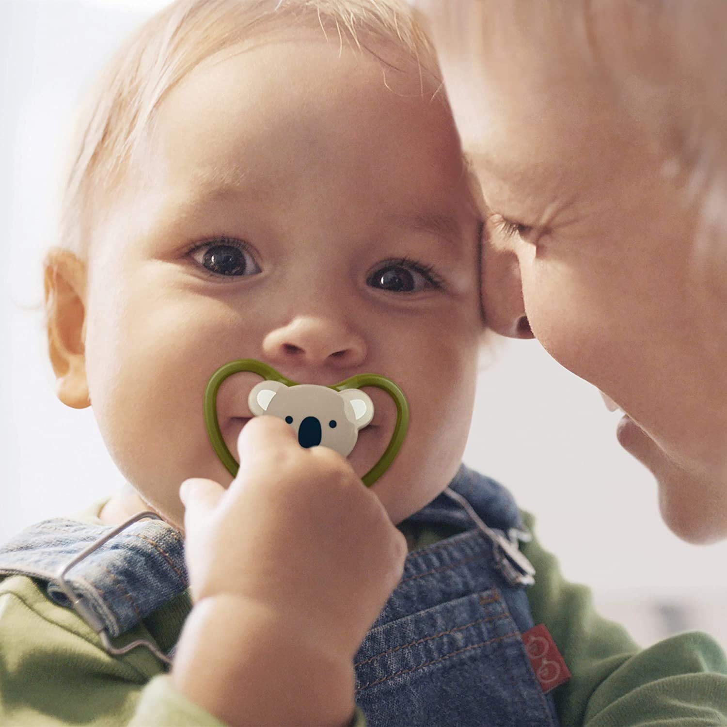 NUK Space Sucette pour bébé 6-18 mois, très grandes ouvertures pour peaux sensibles, silicone sans BPA, motif zèbre, lot de 2