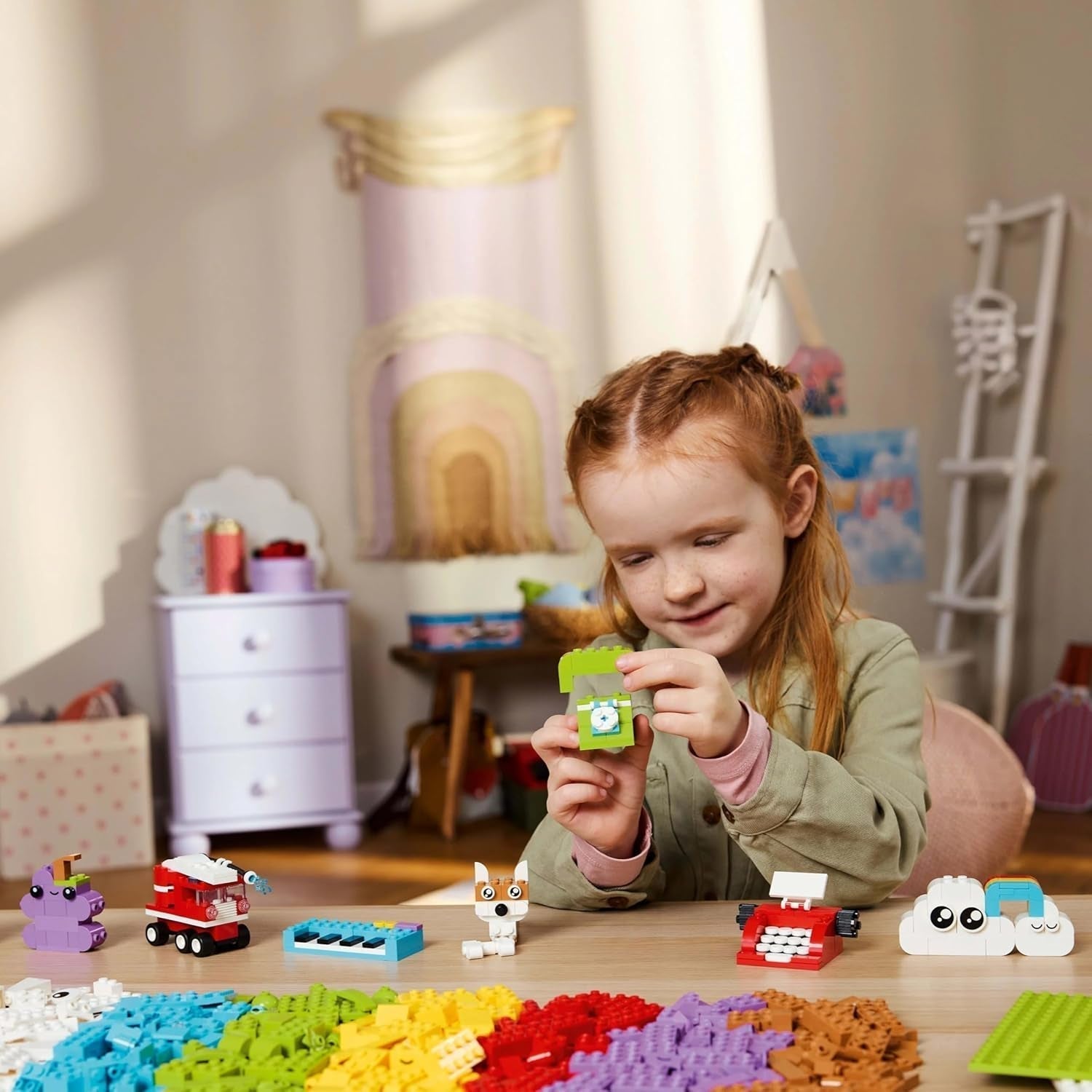 Ensemble créatif LEGO Classic pour construire et jouer - ensemble avec des briques colorées - construisez une maison, un chien, une voiture amusante, un clavier de piano et un arc-en-ciel - ensemble de bricolage pour garçons et filles à partir de 5 ans Jeux de construction Besuche den LEGO-Store