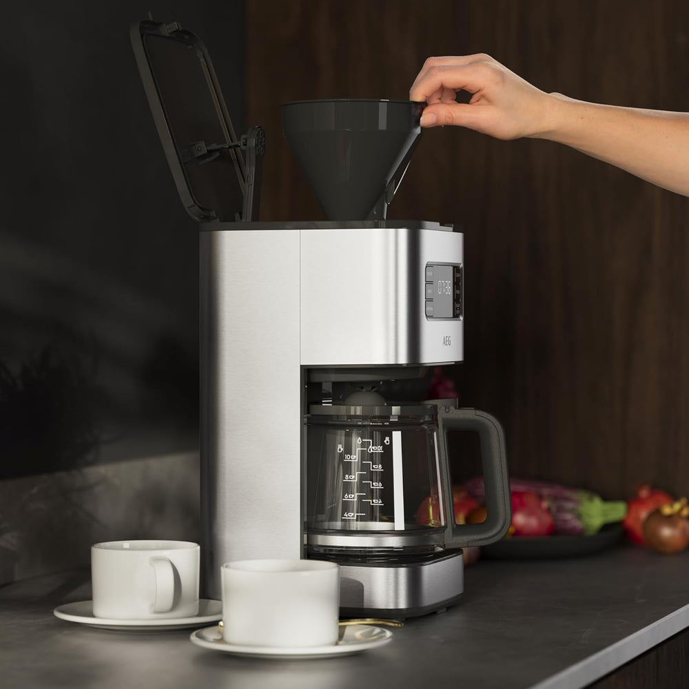 Machine à expresso AEG Deli 5, 1,5 l, minuterie programmable, fonction maintien au chaud, arrêt de sécurité, indicateur de niveau d'eau, dosage optimal, fonction anti-goutte, acier inoxydable, CM5-1-6ST