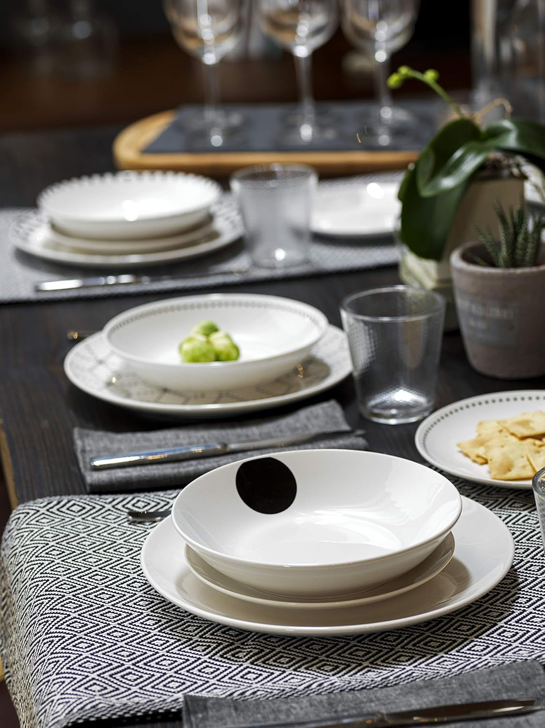 Service de table graphique, 18 pièces pour 6 personnes, porcelaine, blanc