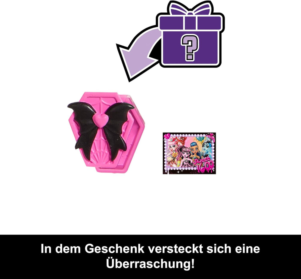 Poupée d'anniversaire effrayante et douce Monster High, Draculaura dans une robe de soirée rose avec des accessoires à thème tels qu'une invitation, un ballon, un cadeau, des fans et plus encore, JBG74