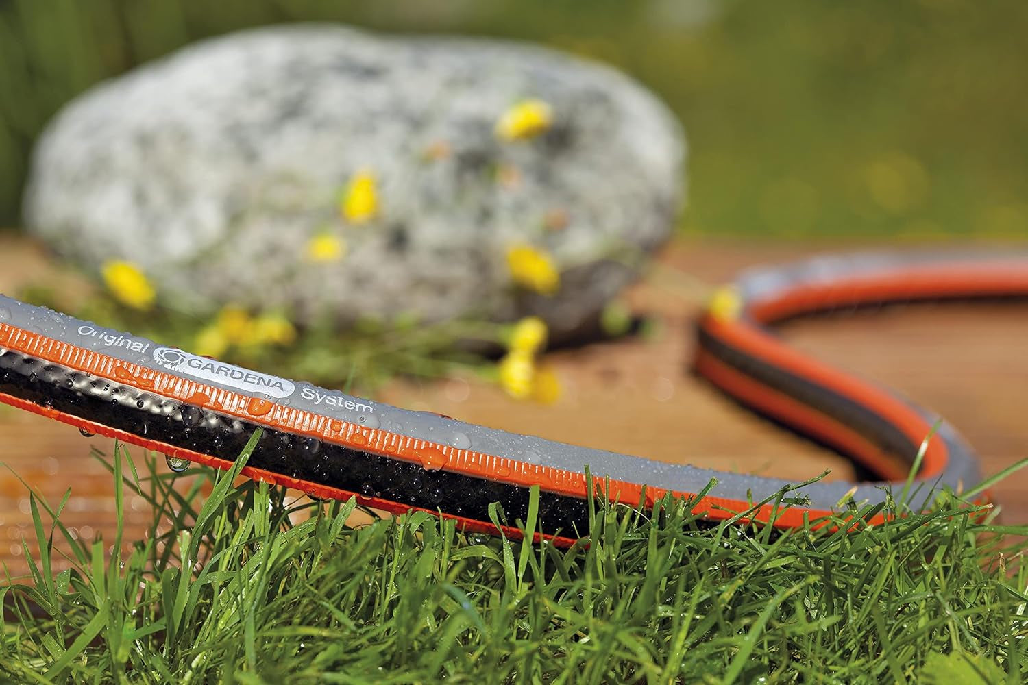 Tuyau Gardena Comfort FLEX 19 mm (3/4"), 25 m : Tuyau d'arrosage flexible et indéformable avec profil Power-Grip, en matériau spiralé de haute qualité, pression d'éclatement de 25 bars, sans composants du système (18053-20)