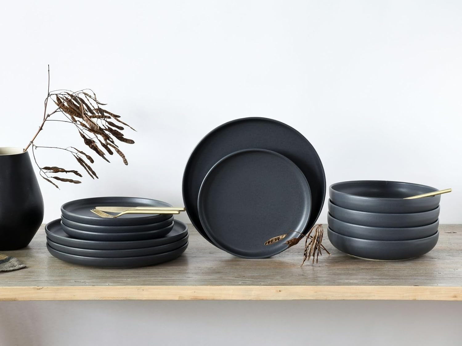 Creatable, 22979, Serie Uno NOIR, 12-Teiliges Geschirrset, Teller Set Aus Steinzeug, Spülmaschinen- Und Mikrowellengeeignet, Made in Portugal Vaisselle Sets Naty Shop