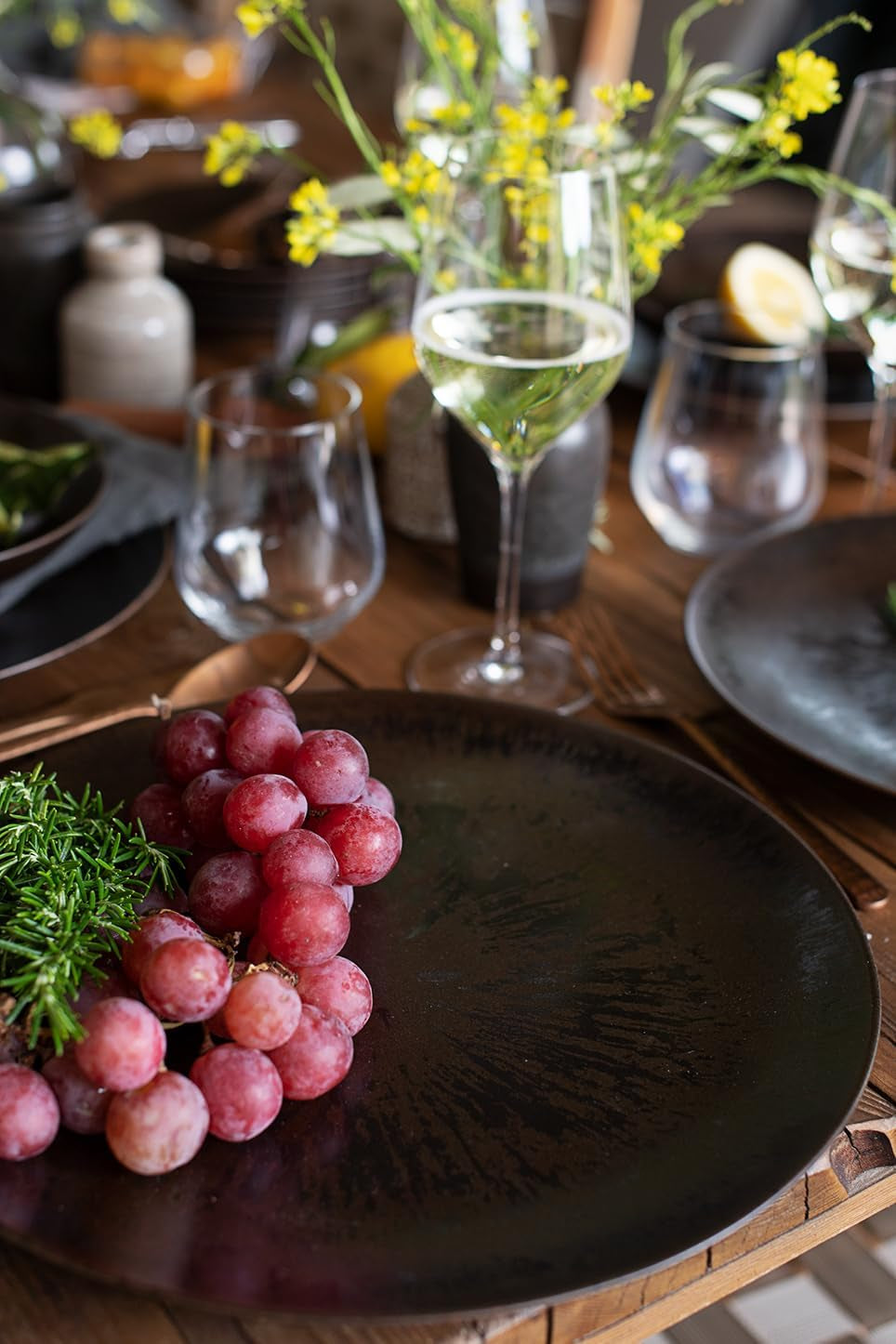 MÄSER Service de table 12 pièces en bronze métallisé pour 4 personnes avec vernis élégant et brillant, ensemble d'assiettes à dîner, assiette à dîner et assiette à dessert en céramique de haute qualité, grès, marron