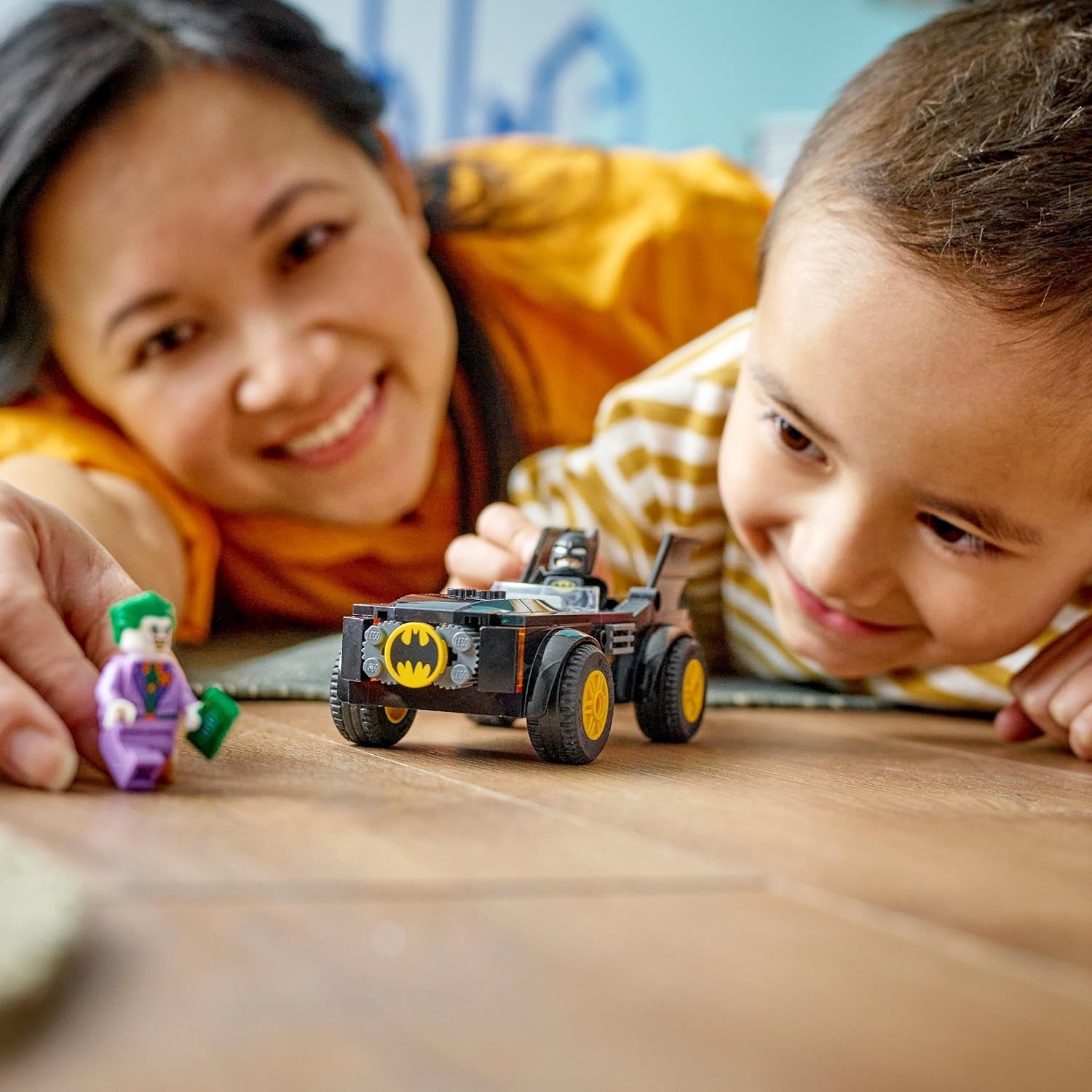 LEGO 76264 DC Poursuite dans la Batmobile : Batman contre. Coffret de voitures jouets Joker, Coffret de démarrage super-héros avec 2 figurines, Jouet pour enfants d'âge préscolaire, garçons et filles à partir de 4 ans, Ensembles de construction rapides à assembler Besuche den LEGO-Store