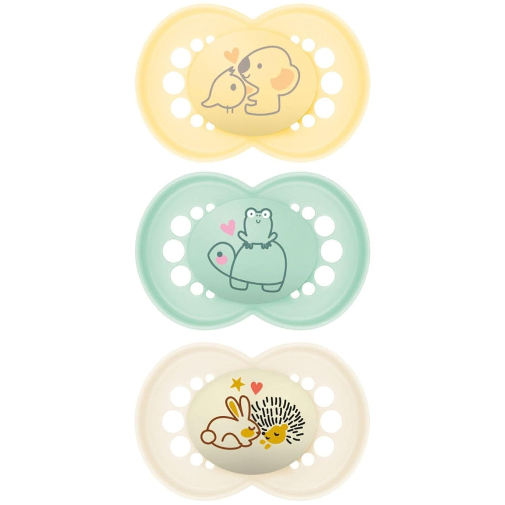 MAMAN | Sucette originale beige 18+ mois (pack de 3) couleur aléatoire - Tétine symétrique en silicone ultra-doux - Sucette bébé de forme anatomique pour un développement optimal de la bouche