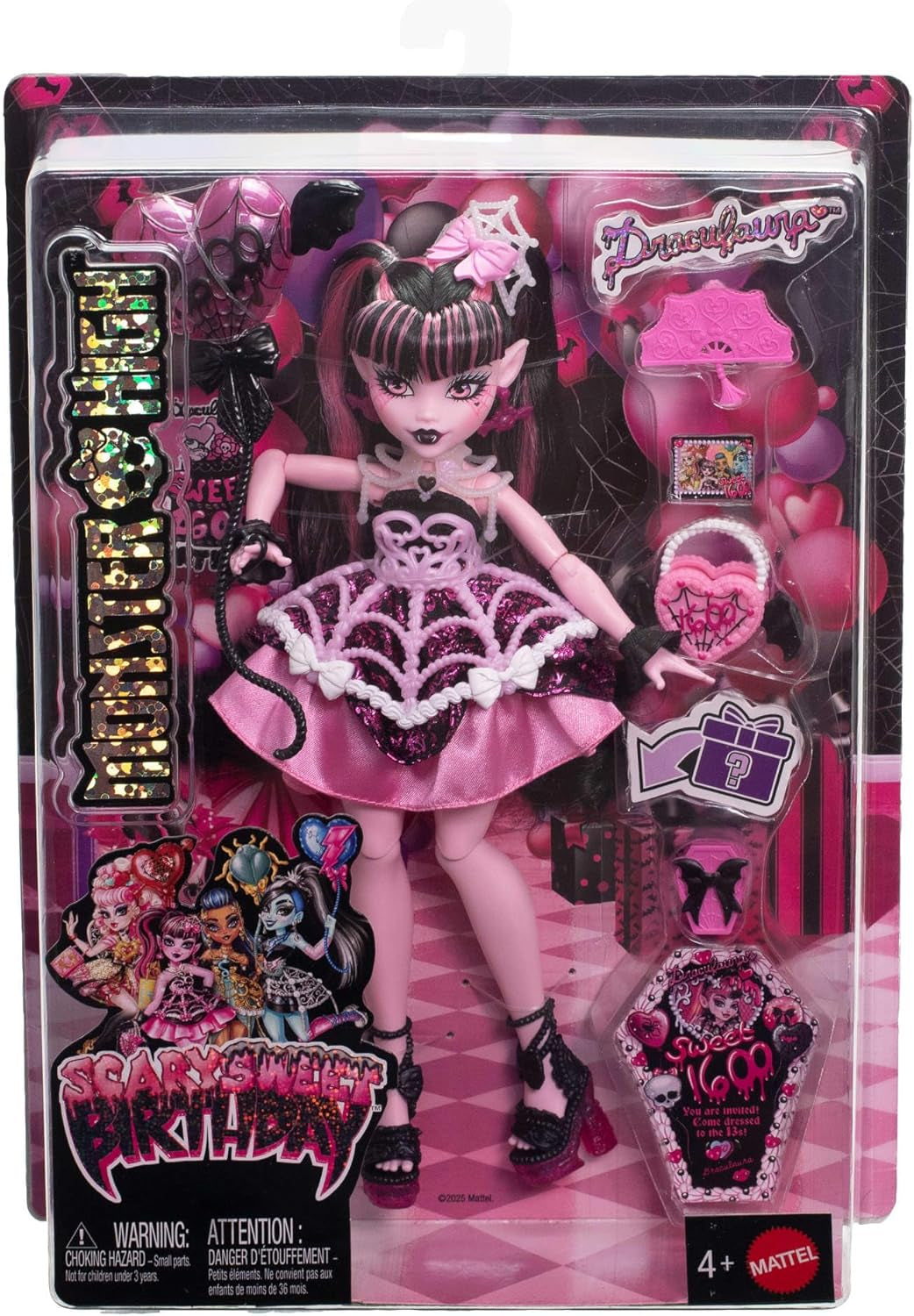 Poupée d'anniversaire effrayante et douce Monster High, Draculaura dans une robe de soirée rose avec des accessoires à thème tels qu'une invitation, un ballon, un cadeau, des fans et plus encore, JBG74