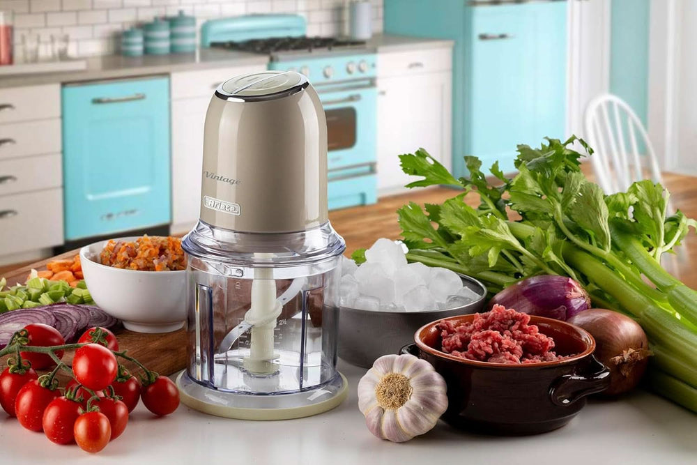 Ariete Vintage 438, Retro Elektrischer Gemüse- Und Ice-Crusher Mit 2 Geschwindigkeitsstufen, 4 Edelstahlklingen, Rutschfesten Standüßen, 600 Ml Fassungsvermögen, 400W, Beige Mother and Child Naty Shop