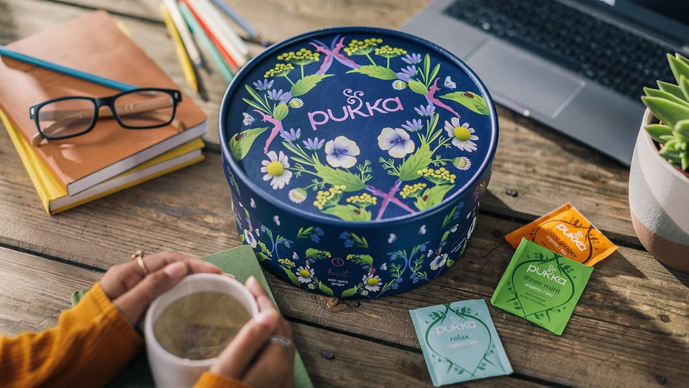 Set cadou ceai Pukka, cutie ceai organic Premium Selection „Wellness Von Früh Bis Spät”, matcha, curcuma, set ceai, idee cadou, 6 variante, 90 pliculețe de ceai