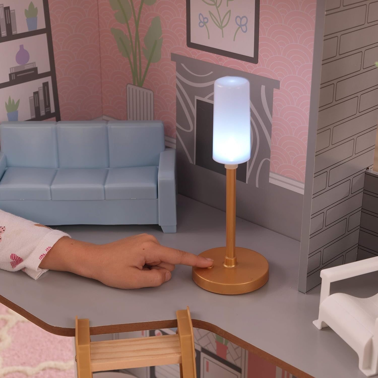 Kidkraft Alina Maison de poupée en bois avec meubles et accessoires pour poupées de 30 cm, ensemble de jeu à 3 niveaux avec chien et escalier mobile, jouet pour enfants de 3 ans, 10229 Naty Shop Dollhouses