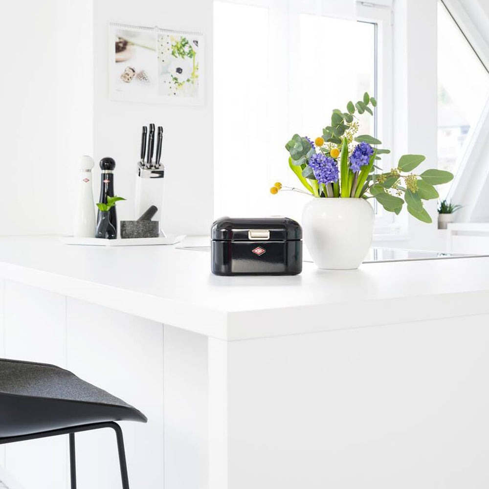 Wesco Mini Grandy Boîte à Pain Rose, Tôle d'Acier Enduit de Poudre, Trous d'Aération et Poignée Robuste Boîtes de Conservation des Aliments Naty Shop