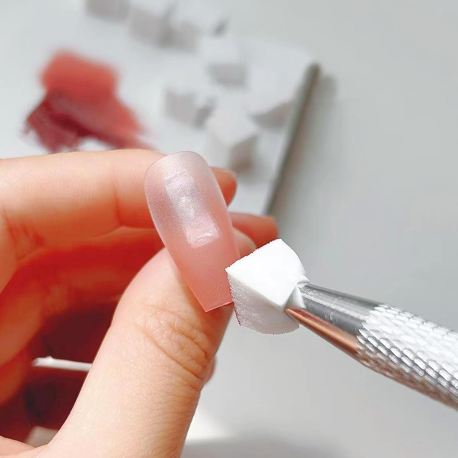 100 pièces Nail Art Schwamm Mit Piercing Zange,Nail Art Schwamm Mit Piercing Kugel Aufdreher,Applicateur de pinceau éponge,Nagelkunst-Rendering-Werkzeuge,Pour les modèles de Nail Art dégradés.