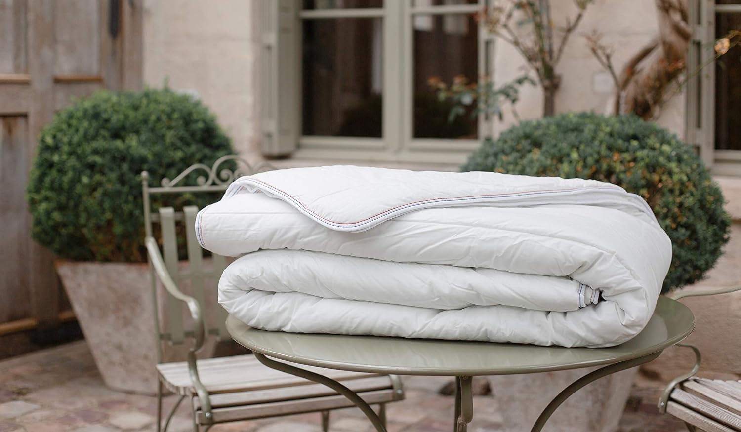 COLAS NORMAND Couette chaude, lavable à 95°C, 240 X 220 Cm, résistante, en microfibre, douce, soyeuse et confortable, fabriquée en France, blanc Couettes et couettes Naty Shop