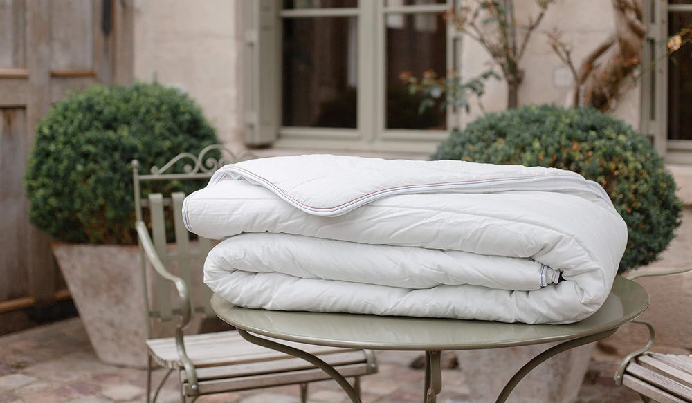 COLAS NORMAND Couette chaude, lavable à 95°C, 240 X 220 Cm, résistante, en microfibre, douce, soyeuse et confortable, fabriquée en France, blanc Couettes et couettes Naty Shop