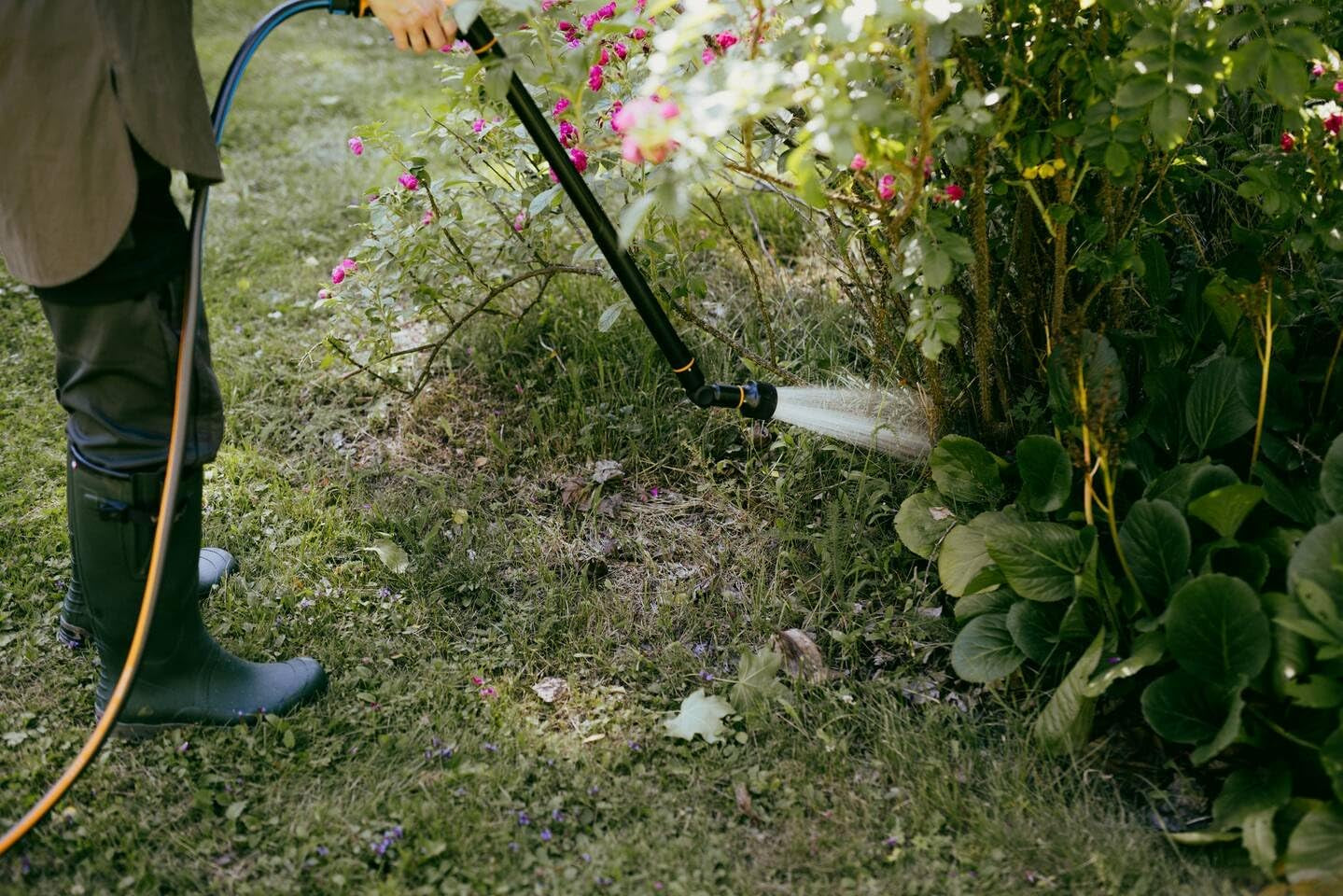 Fiskars Tuyau d'arrosage S, Série X, Tuyau d'arrosage pour arrosage manuel, 13 mm (1/2"), Longueur : 15 m, Raccord universel, Protection UV, Protection contre le gel, Résistant à la torsion, Bleu, 1076044