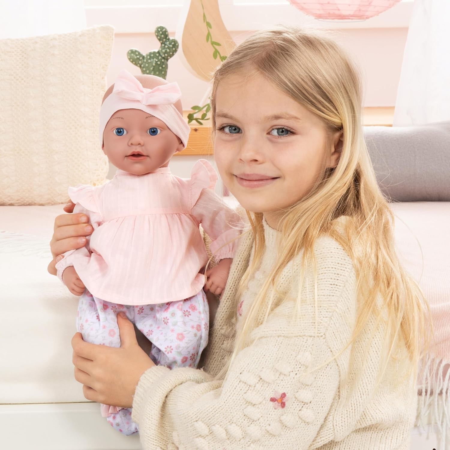 Bayer Design 93827AE Reborn Babypuppe, lebensecht, réaliste, Sucette, Flasche, 38 cm, Blanc, Rosa