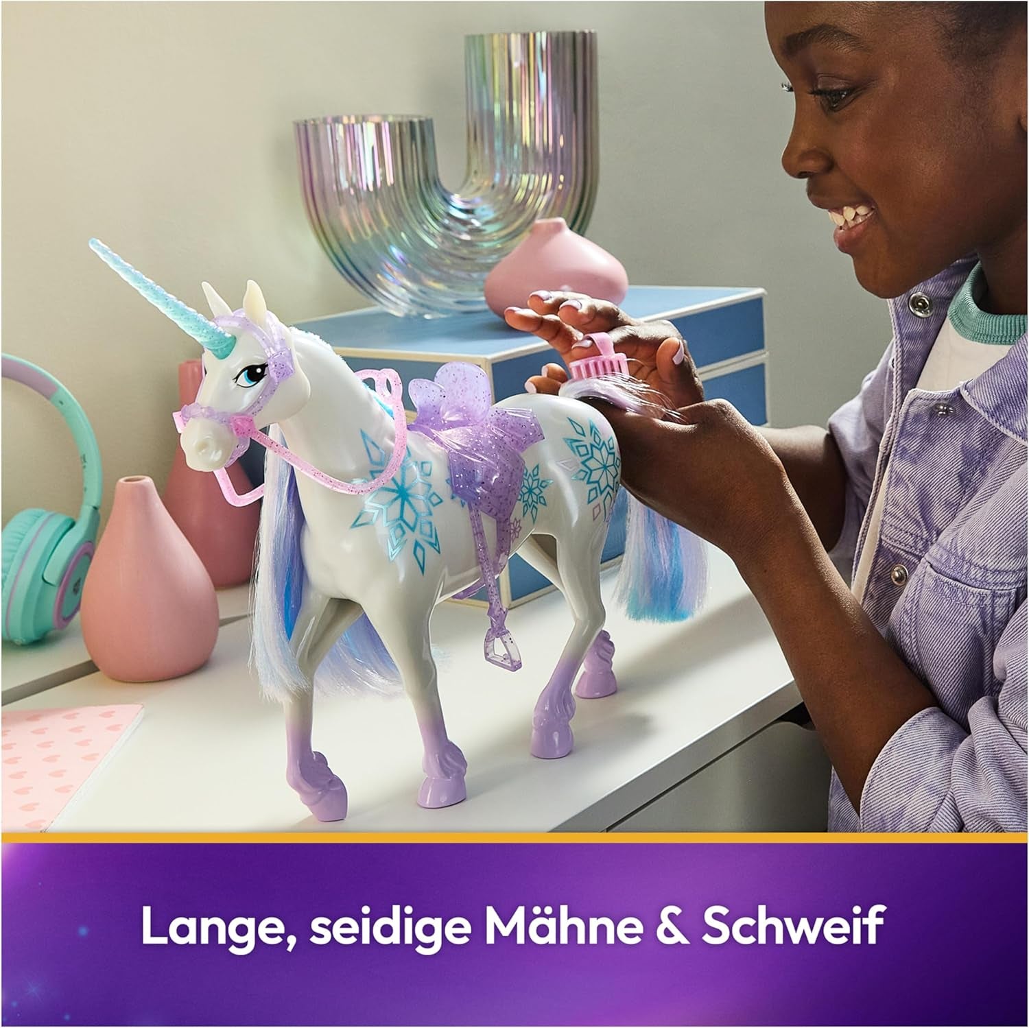 Unicorn Academy Unicorn Glacier - 28 cm de haut, la licorne Netflix originale de Layla avec une vraie crinière et une vraie queue, une bride, une selle et une brosse amovibles, à partir de 4 ans