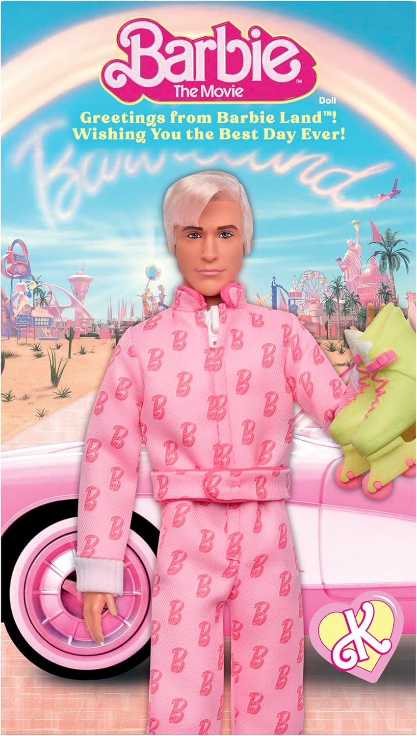 Barbie Le Film - Ken-Sammelpuppe, Ryan Gosling dans le rôle de Ken dans une combinaison rose avec impression "B", baskets blanches et bottes Inlineskates, JCP80
