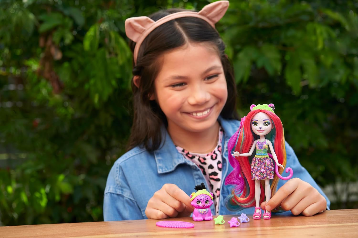Enchantimals Sunshine Beach Pantherpuppe und Tierfreund mit Deluxe-Haar zum Stylen und Accessoires, Tierspielzeug, farbenfrohe Moden, HTJ69