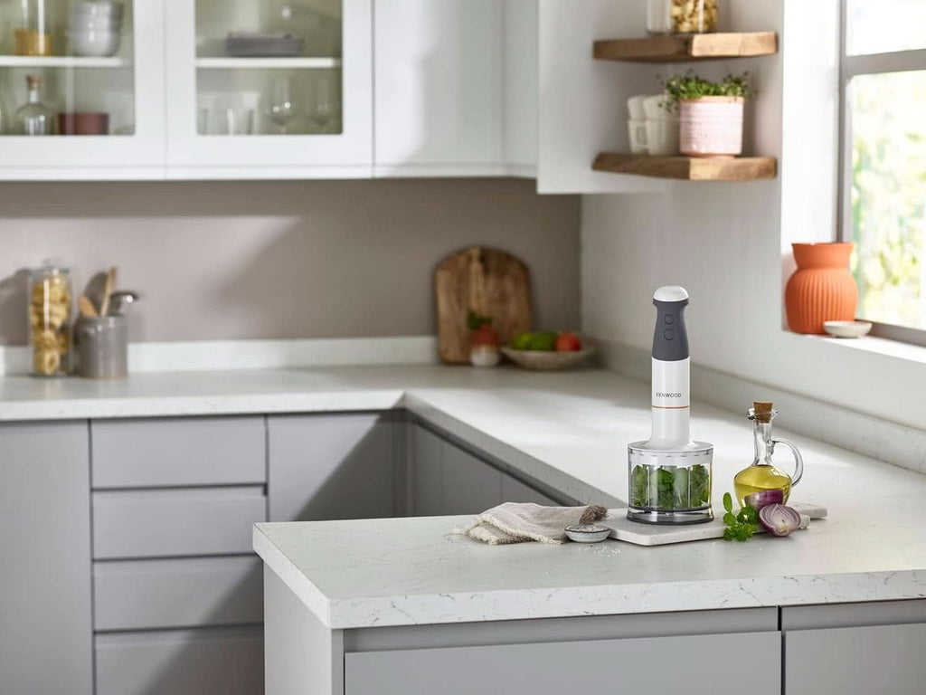 Kenwood Stabmixer HBM40.302WH, Triblade System Mit 3 Klingen, 1 Geschwindigkeit + Turbo, Metallstab 20 Cm, Inklusive Schneebesen, Messbecher, Zerkleinerer 0,5 L, 850 W, Weiß Mama si Copilul Naty Shop