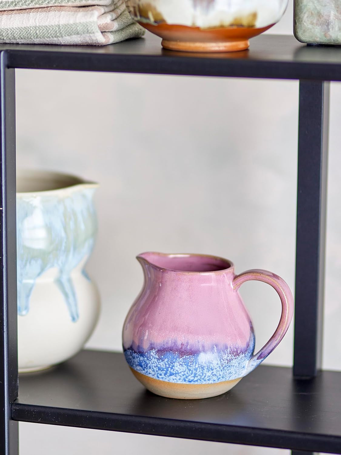 Cană de lapte din gresie Bloomingville Paula - design decorativ, perfectă pentru masa de mic dejun, cu o textură naturală, 435 ml (Roz)