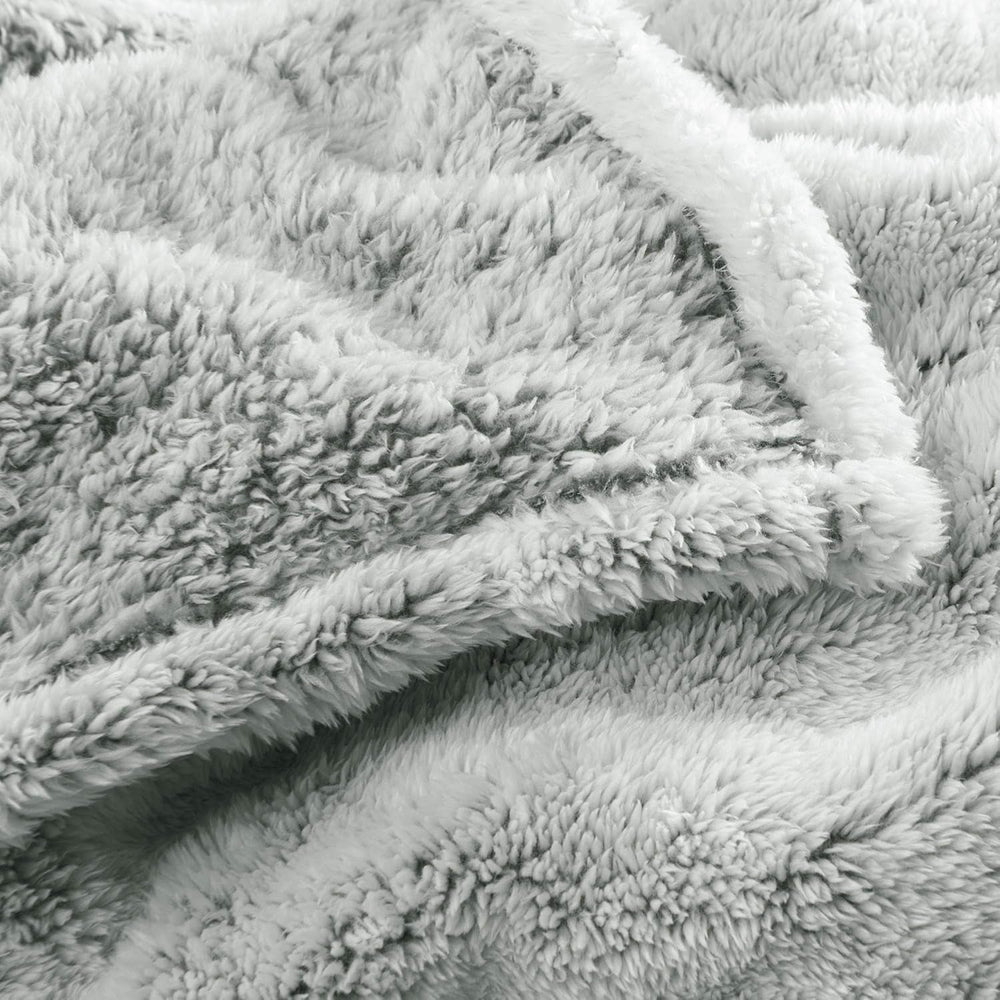 Aqua-Textil Couverture câline moelleuse 150 X 200 Cm Gris Blanc Mélange Peluche Couverture TV Couvre-lit Sherpa Polaire Oeko-Tex Ottawa Lits et Couvertures Besuche den aqua-textil-Store