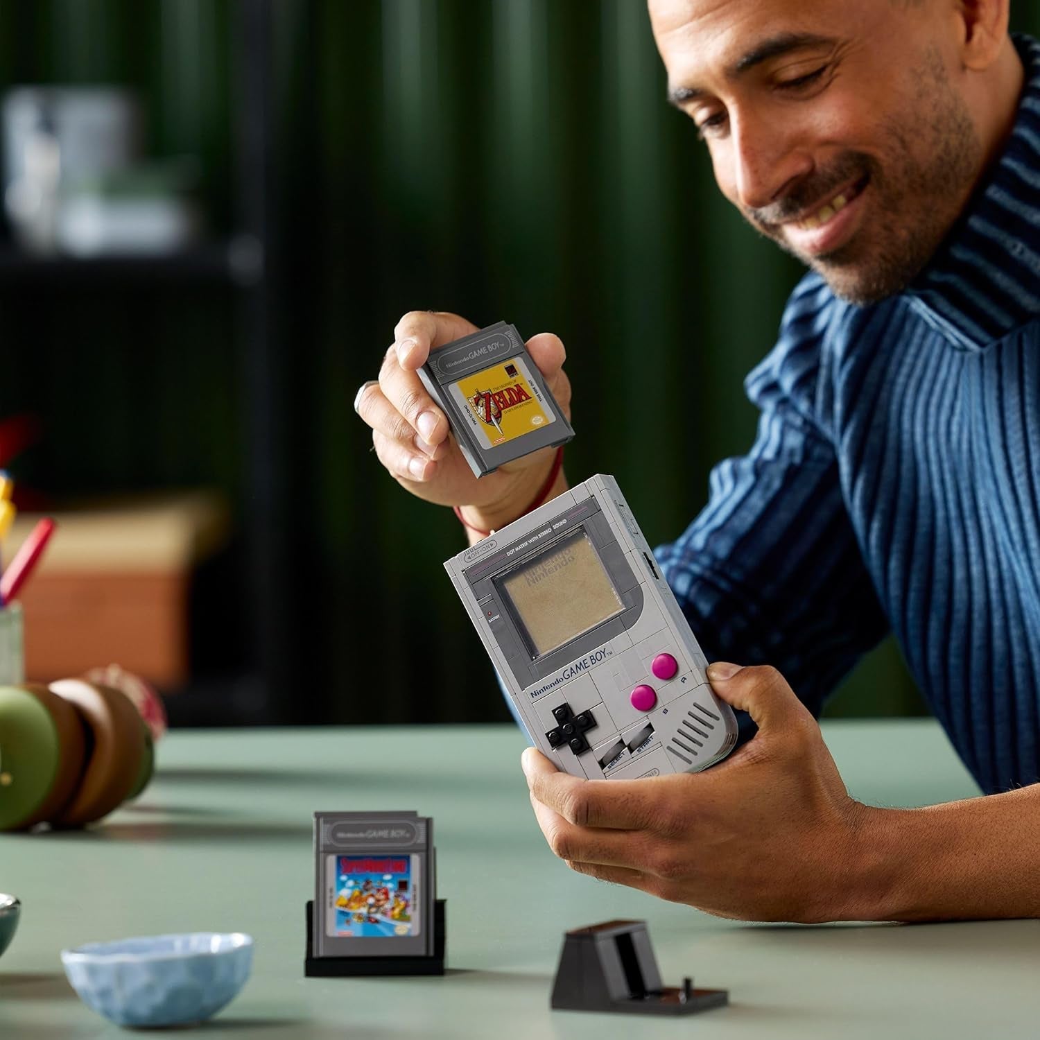 LEGO Super Mario Game Boy - Modellbau für Erwachsene - Nintendo Modell mit 2 Spielmodulen inkl. Zelda sowie Ständer - Retro Geschenk zum Vatertag für Gaming Fans - 72046