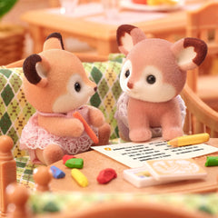Sylvanian Families 5800 Jumeaux cerfs, ensemble de figurines d'animaux, figurines d'animaux de la forêt, jouet pour 3 ans et plus