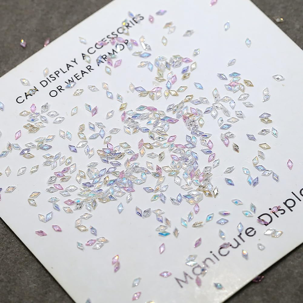 50pcs petits losanges de zircone paillettes pierres à ongles porte-clés couleurs mélangées strass scintillants breloques à ongles Mini losange cristaux à ongles diamant ongles strass breloques à ongles accessoires pour ongles Nail Art