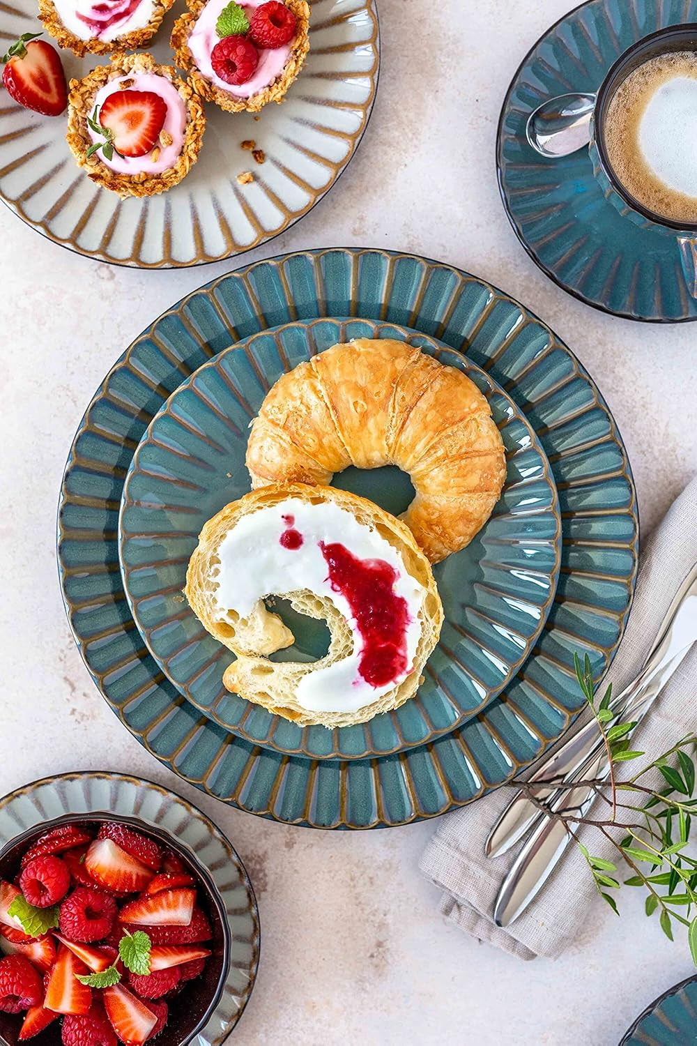 MÄSER 931964 Série Confino Service de table pour 4 personnes, look vintage moderne, ensemble combiné en céramique, 20 pièces, couleur essence avec accents noirs, carrelage