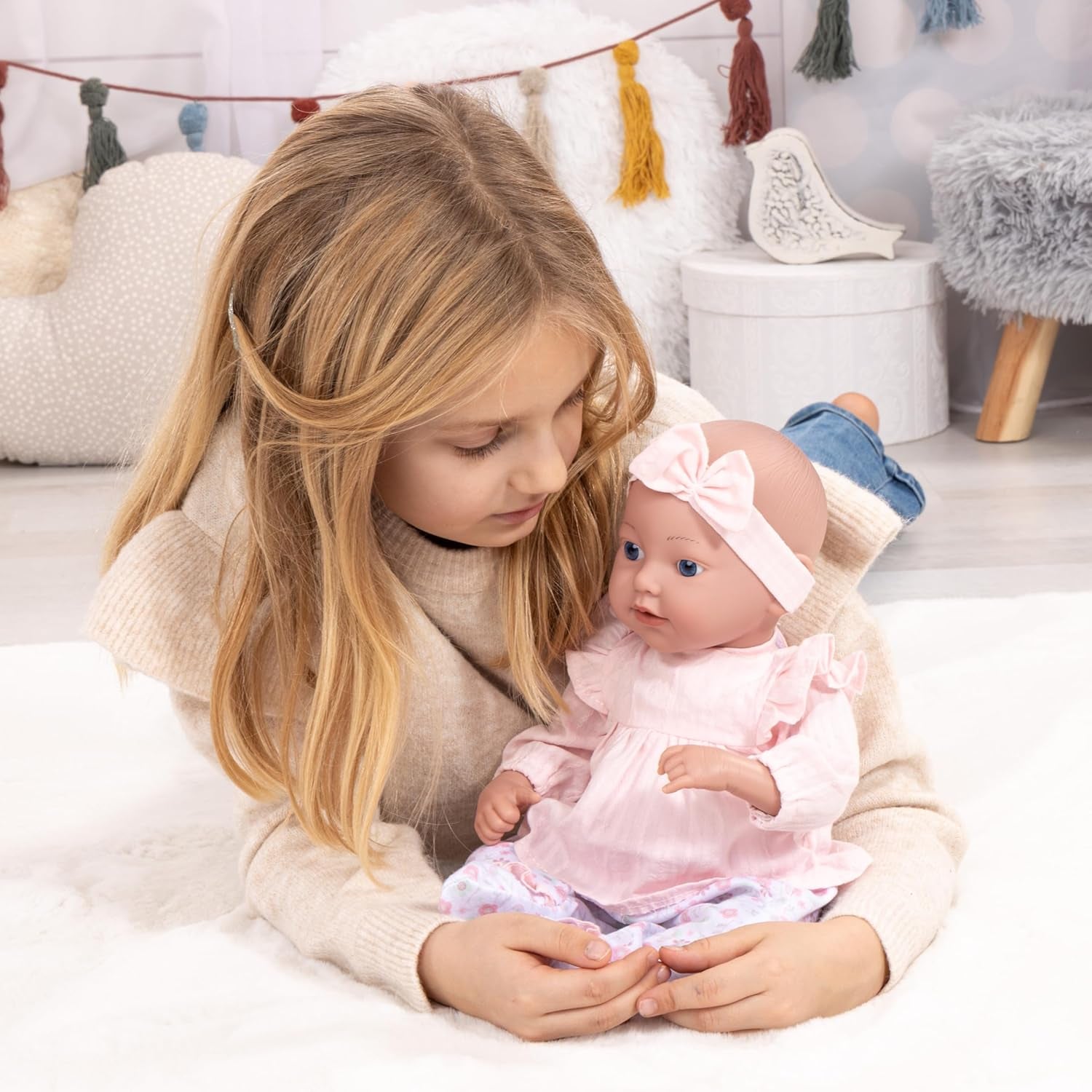Bayer Design 93827AE Reborn Babypuppe, lebensecht, réaliste, Sucette, Flasche, 38 cm, Blanc, Rosa