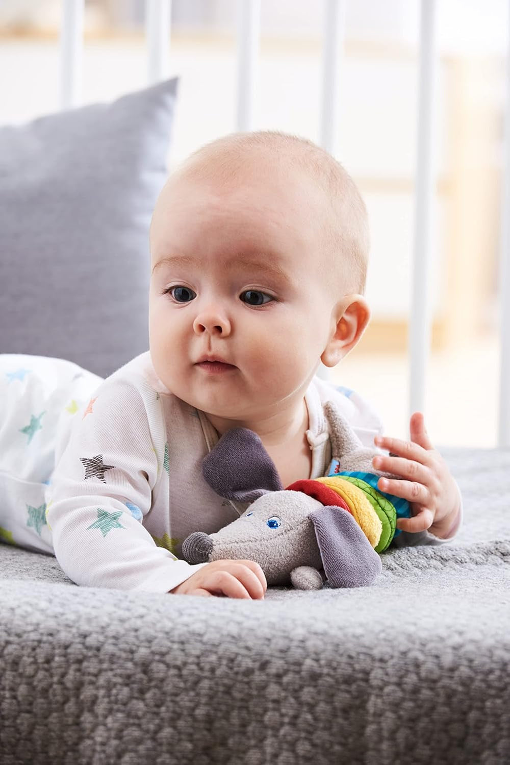 HABA 304771 - Figurine teckel hochet, jouet bébé en tissu avec moteur hochet, jouet à partir de 6 mois Jouets Bebe Naty Shop