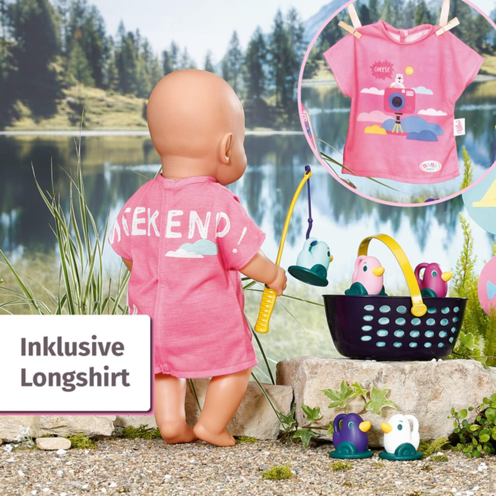 BABY born 832790 Weekend Fishing - Ensemble d'accessoires pour poupée de pêche avec chaise longue aux imprimés vifs, table d'appoint, verre, panier, canetons et canne à pêche et chemise longue rose, Rose