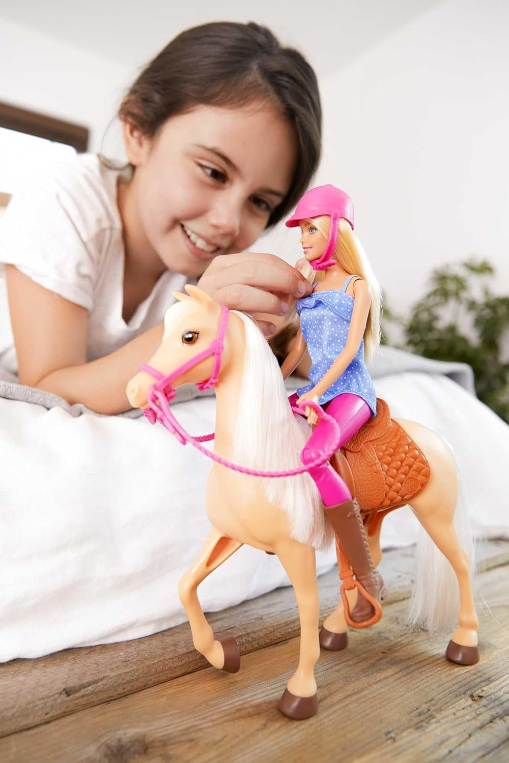 Jouet poupée Barbie et cheval, accessoires d'équitation, comprend 1 poupée et 1 cheval, convient comme cadeau pour les enfants âgés de 3 ans et plus, FXH13