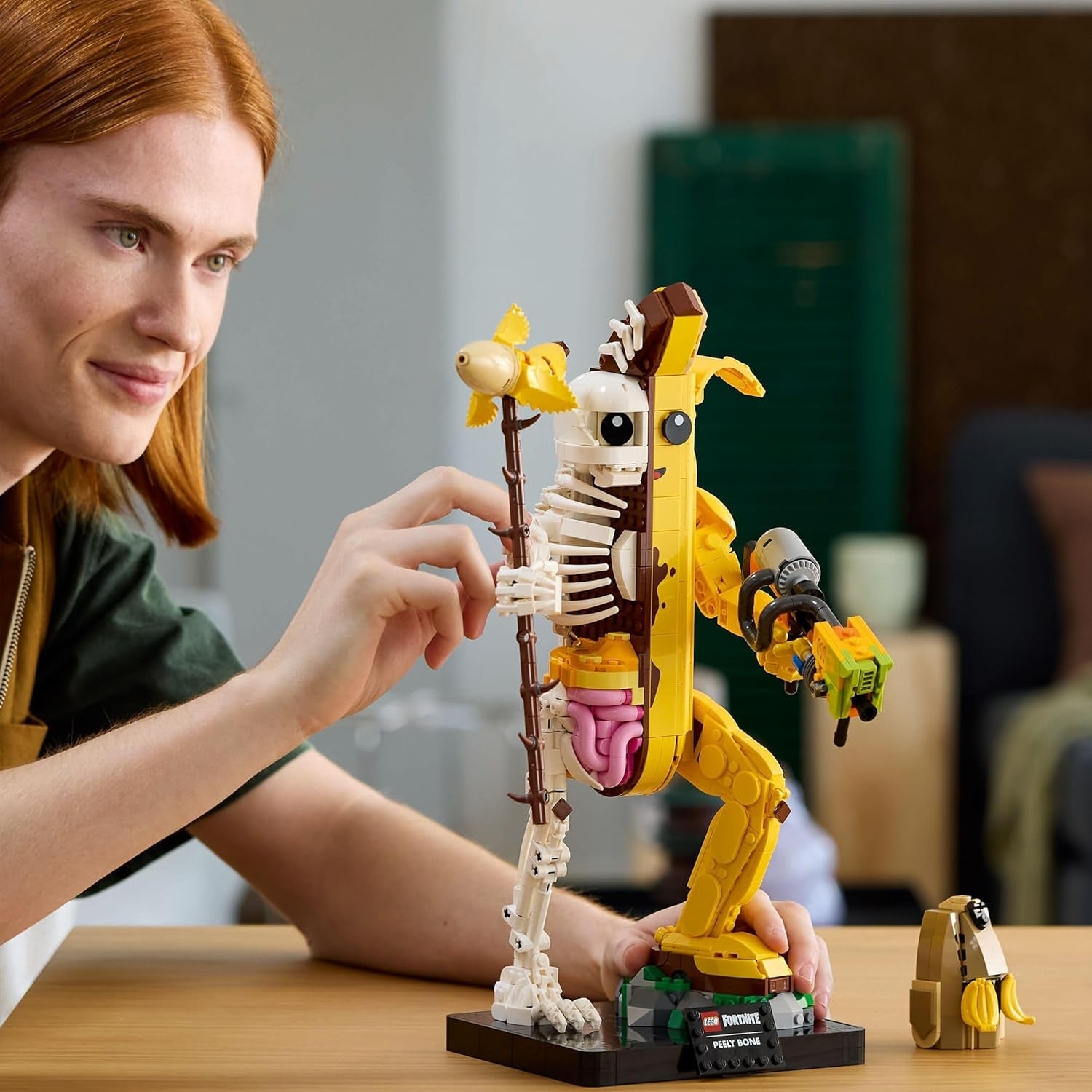 LEGO Fortnite Knochen-Schali - Gamer Modellbau -Bauset für Erwachsene - Schalenschläger Spitzhacke, Farbwerfer, Bananenrucksack - Gaming Deko - DIY Set - Gaming Geschenk für Erwachsene & Fans - 77072